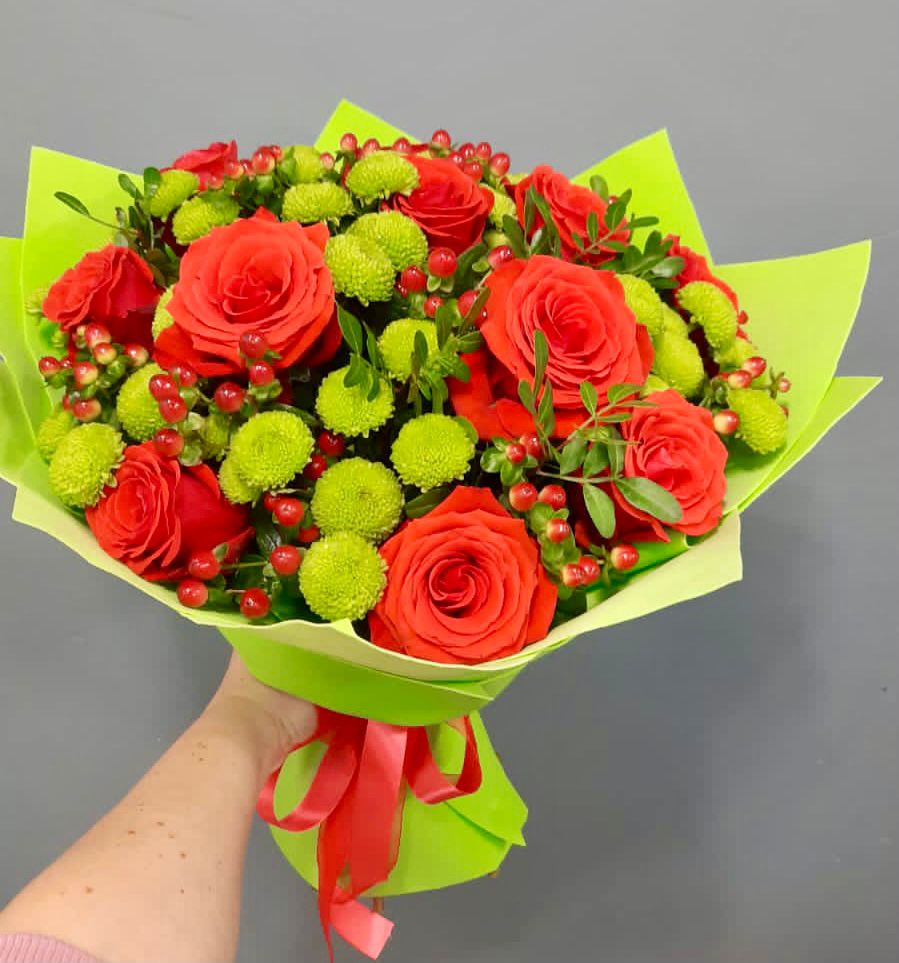 Букет цветов из: Хризантемы и Розы в Саяногорске