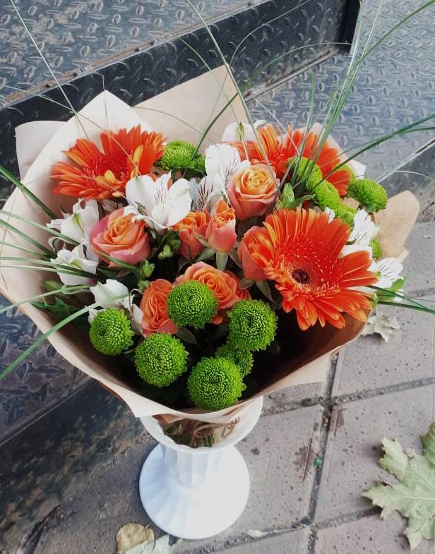 Букет цветов из: Герберы, Хризантемы, Альстромерии и Розы в Саяногорске