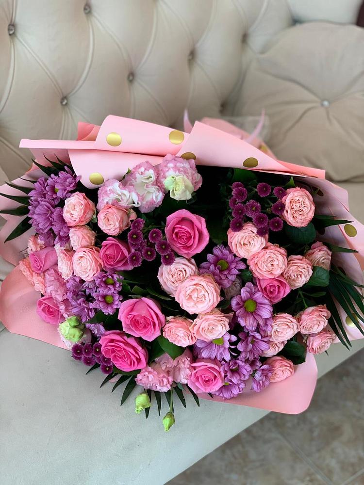 Букет цветов из: Хризантемы, Розы и Лизиантусы в Саяногорске