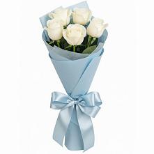 Букет 5 Белых роз Проуд в Саяногорске