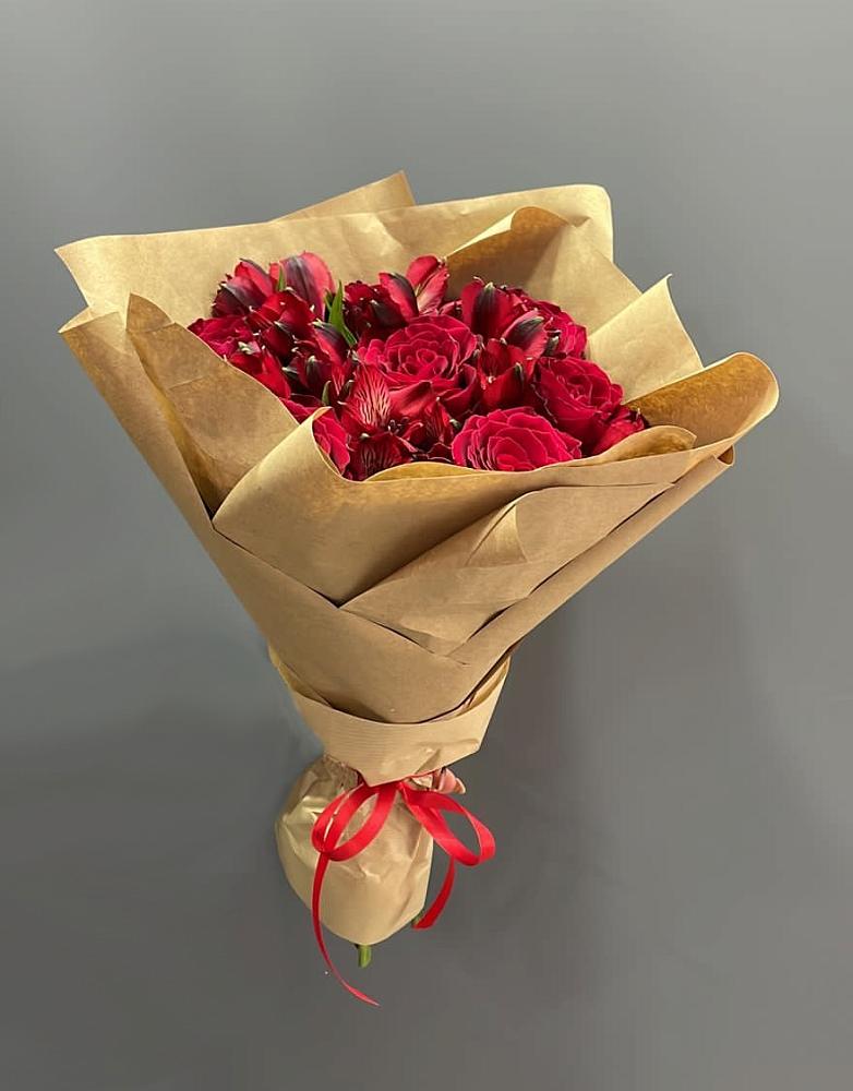 Букет цветов из: Альстромерии и Розы в Саяногорске