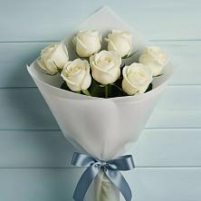 Букет 7 Белых роз Эдлесс Лав в Саяногорске