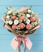 Букет цветов из:  Розы, Альстромерии и Лизиантусы в Саяногорске