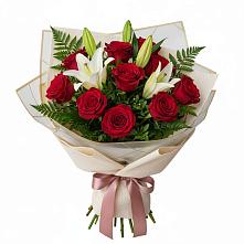 Букет цветов из:  Лилии и Розы в Саяногорске