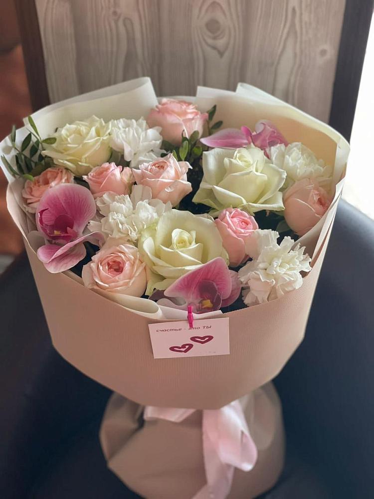 Букет цветов из: Орхидеи, Розы и Гвоздики в Саяногорске