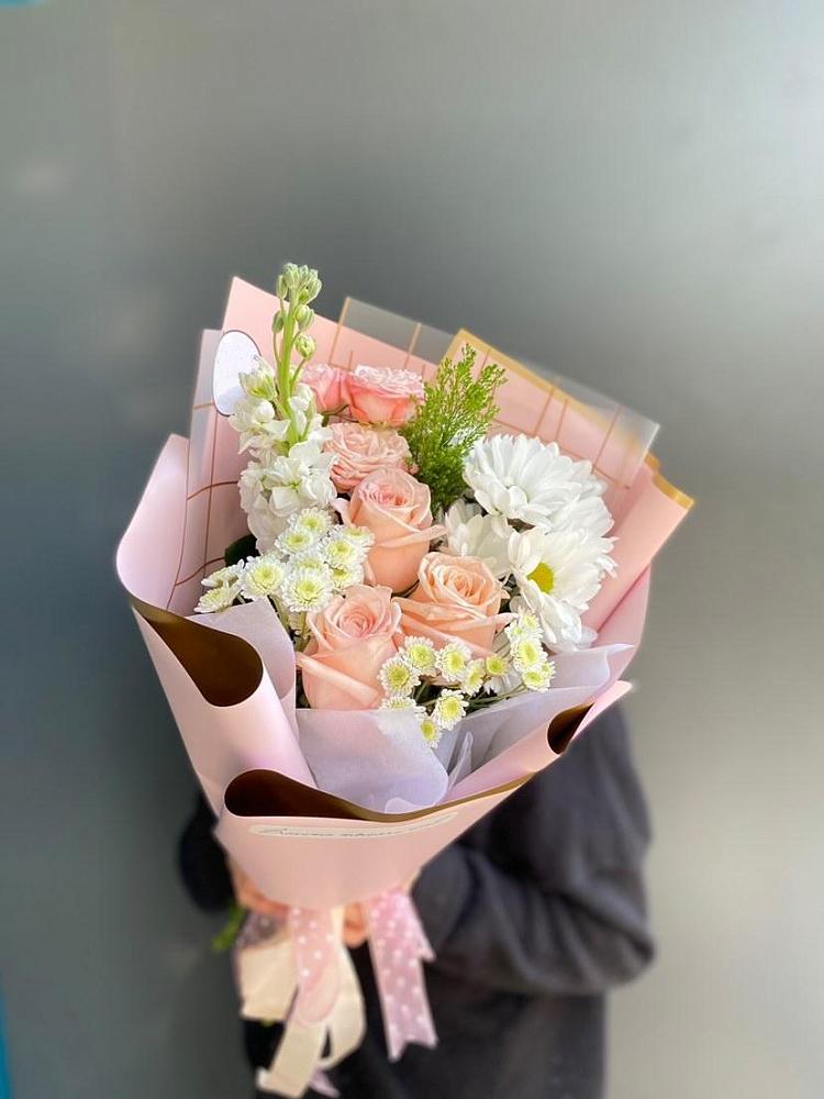 Букет цветов из: Хризантемы и Розы в Саяногорске