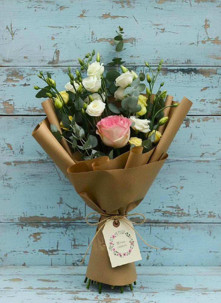 Букет цветов из: Розы и Лизиантусы в Саяногорске