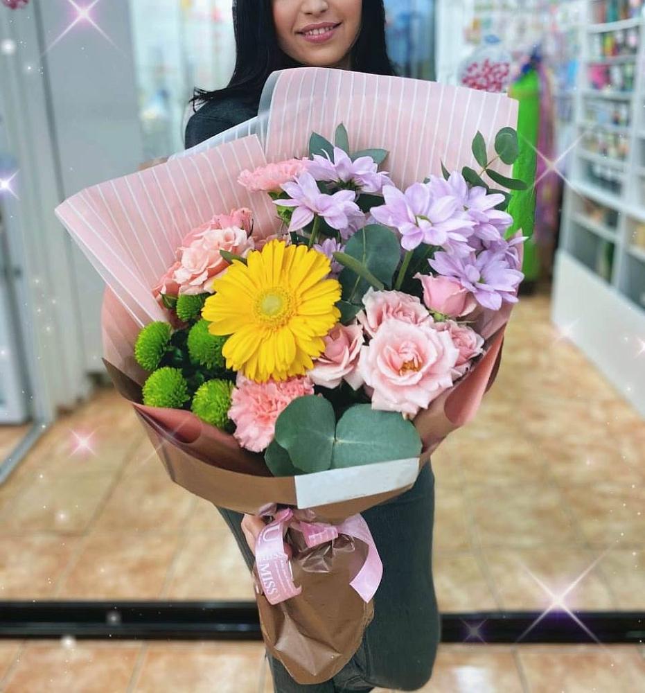 Букет цветов из: Герберы, Хризантемы, Розы и Гвоздики в Саяногорске