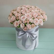 Цветочная композиция из Розы в шляпной коробке в Саяногорске