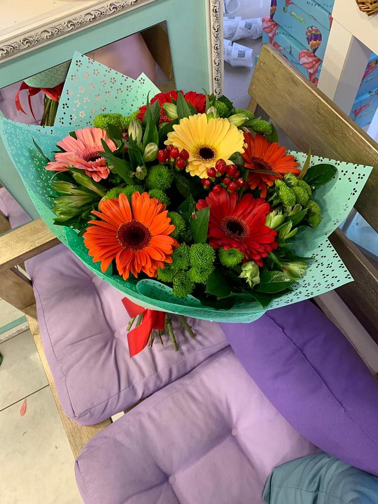 Букет цветов из: Герберы, Хризантемы и Альстромерии в Саяногорске