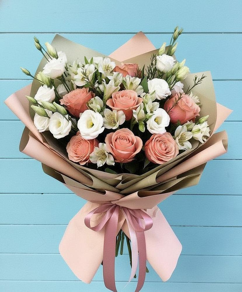 Букет цветов из: Розы, Альстромерии и Лизиантусы в Саяногорске