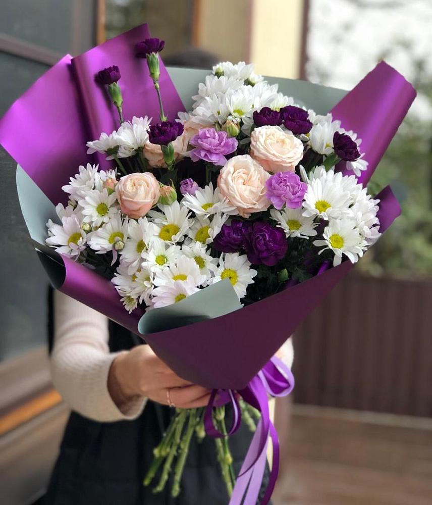 Букет цветов из: Хризантемы, Гвоздики и Розы в Саяногорске