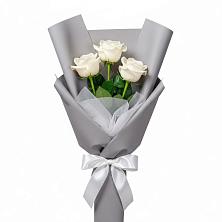 Букет 3 белые розы в Саяногорске