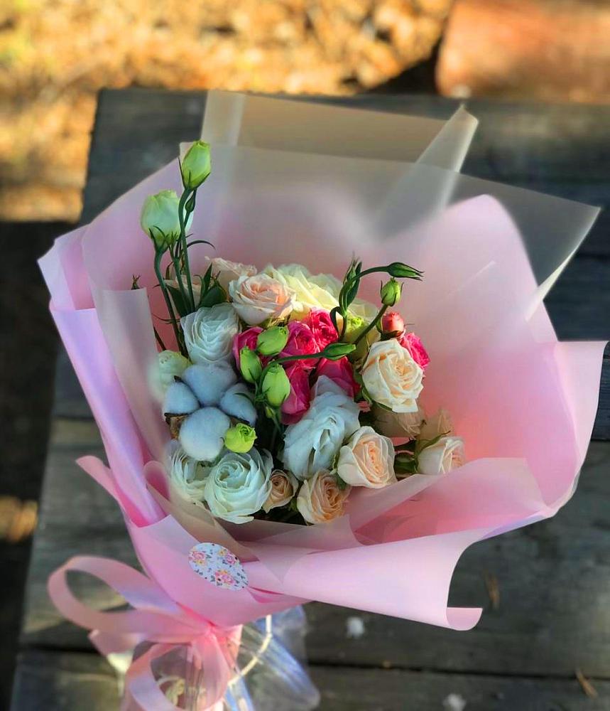 Букет цветов из: Розы и Лизиантусы в Саяногорске