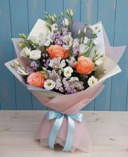 Букет цветов из:  Лизиантусы, Розы, Альстромерии и Гипсофила в Саяногорске