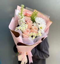 Букет цветов из:  Хризантемы и Розы в Саяногорске