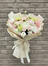 Букет цветов из:  Гвоздики, Розы, Лизиантусы и Хризантемы в Саяногорске