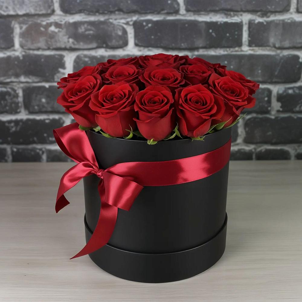 Цветочная композиция из Розы в шляпной коробке в Саяногорске