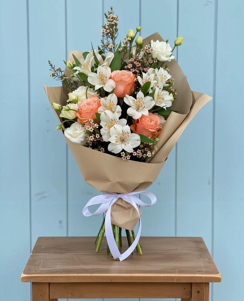 Букет цветов из: Альстромерии, Лизиантусы, Розы и Хризантемы в Саяногорске