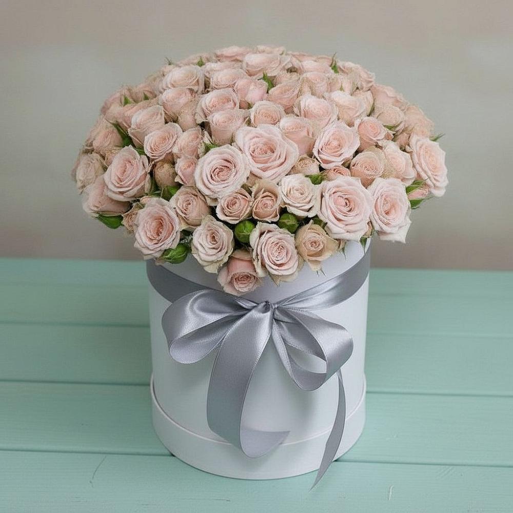 Цветочная композиция из Розы в шляпной коробке в Саяногорске